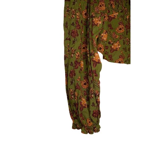 C&V Chelsea & Violet Floral Button Front Cropped Green Peasant Top - Picture 5 of 8